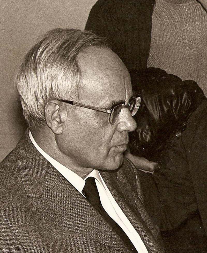 Karl Rahner, der als Peritus des Wiener Kardinals Franz König beim Konzil anwesend war, hat mit seiner Idee von den „anonymen Katholiken“ maßgeblichen Einfluß auf die Sicht des Konzils auf andere Religionen ausgeübt. <br>Bild: Wikimedia Commons Karl Rahner im Gespräch mit Theologenkollegen