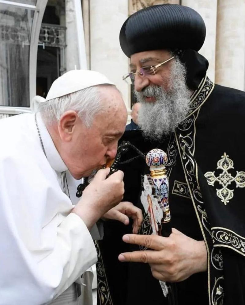 Im Mai letzten Jahres besuchte Patriarch Tawadros Rom und wurde vom Papst mit außerordentlichen Ehren empfangen <br>Bild: Coptic-Orthodox-Diocese of Los Angeles Patriarch Tawadros mit Papst Franziskus beim Rombesuch