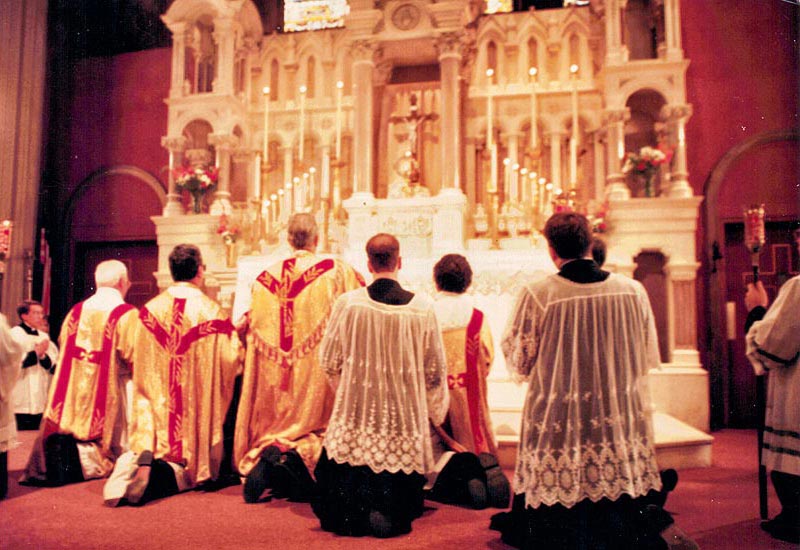 1990 zelebrierte der damalige Erzbischof Whealon mit der Gesellschaft eine Benediktionsfeier <br>Bild: New Liturgical movement Benediktionsfeier im alten Ritus